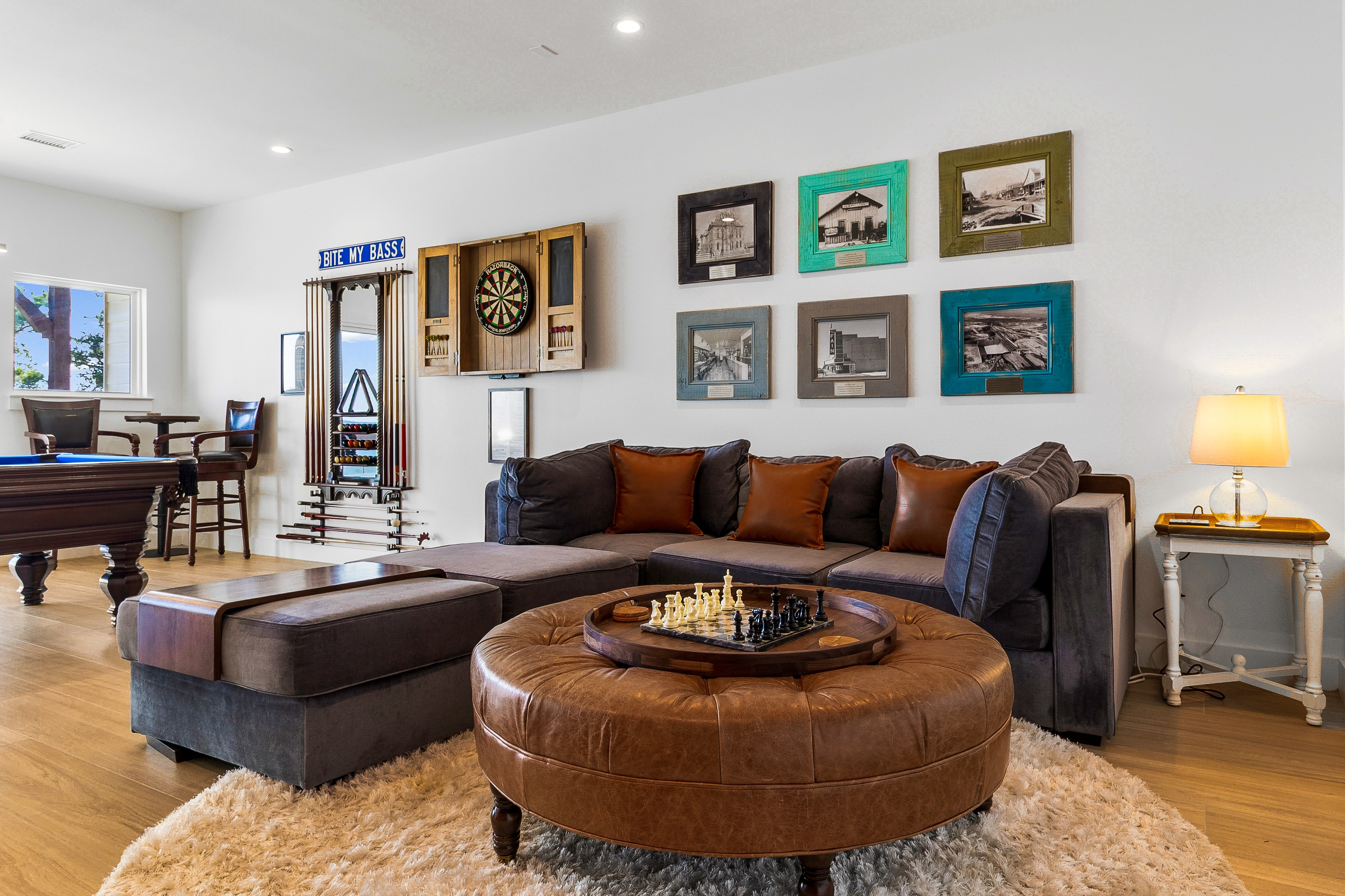 Game room with leather seating